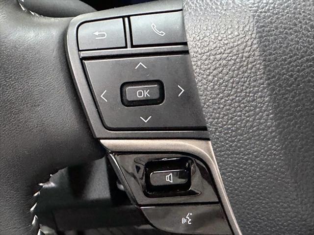 2025 Toyota Camry SE [18]