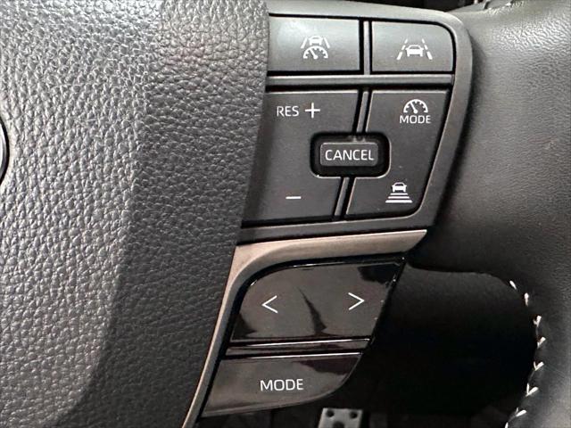 2025 Toyota Camry SE [19]