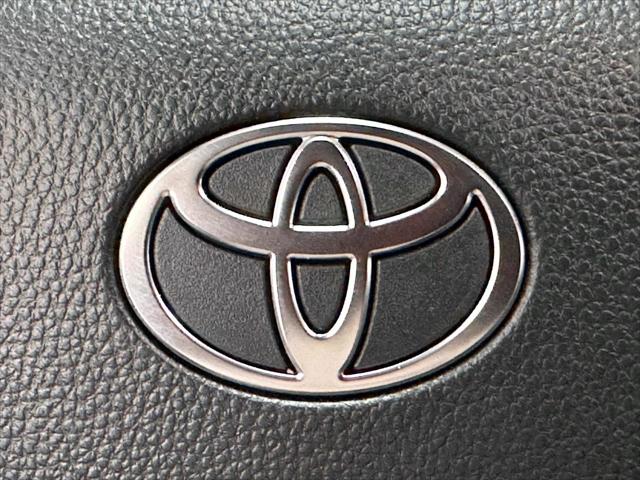 2025 Toyota Camry SE [20]