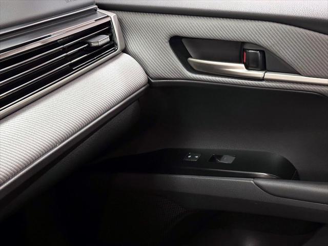 2025 Toyota Camry SE [22]