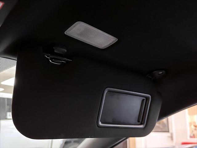 2025 Toyota Camry SE [24]