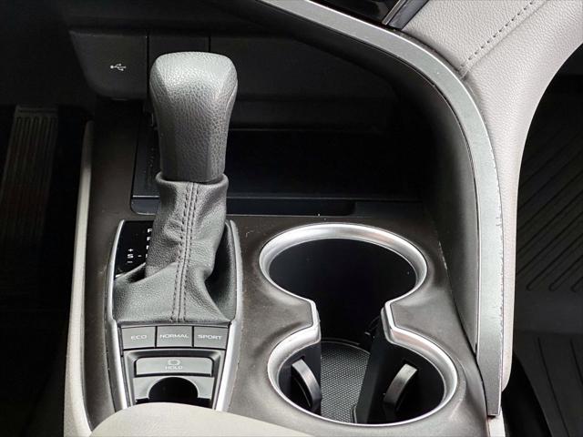 2023 Toyota Camry LE [19]