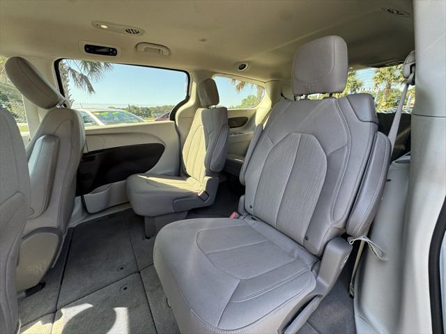 2021 Chrysler Voyager LX