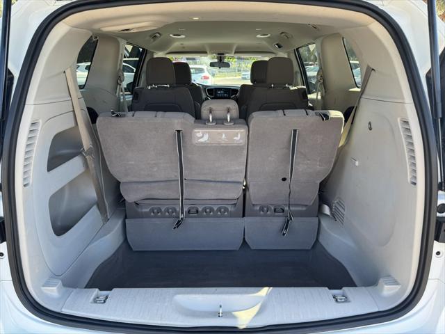 2021 Chrysler Voyager LX