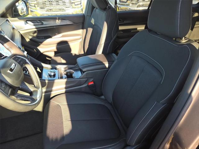 2025 Jeep Grand Cherokee Laredo X 4x4