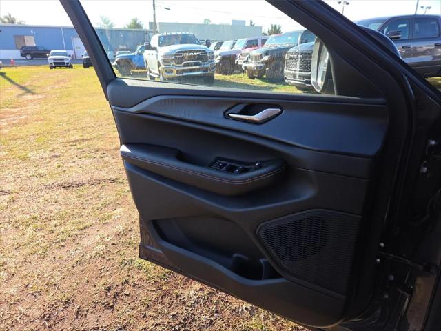 2025 Jeep Grand Cherokee Laredo X 4x4