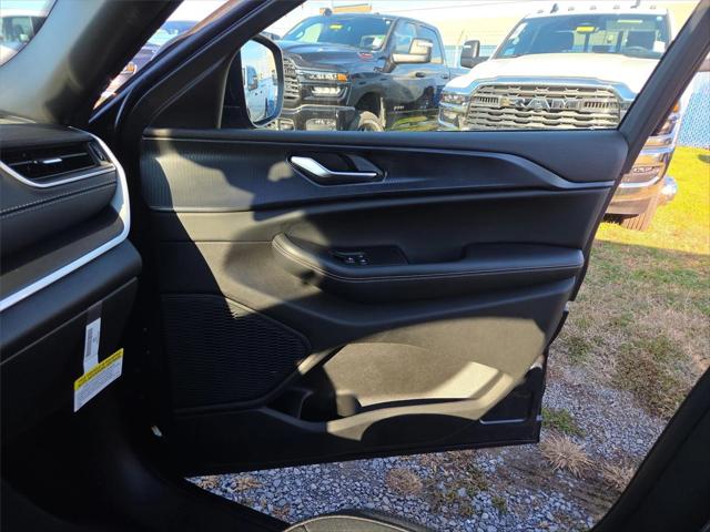 2025 Jeep Grand Cherokee Laredo X 4x4