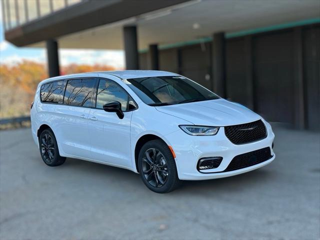 2026 Chrysler Pacifica PACIFICA SELECT AWD