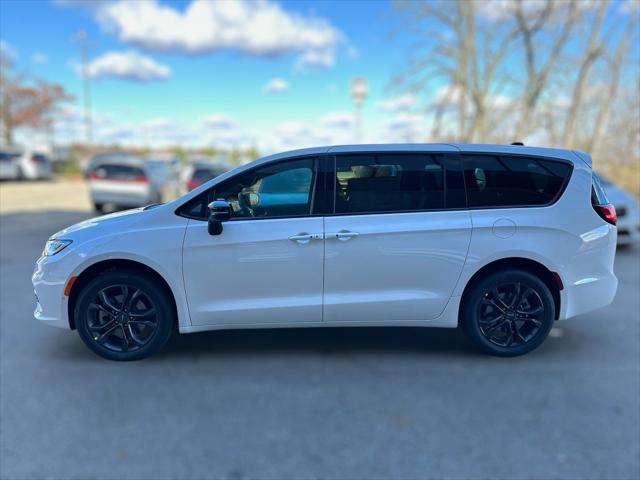 2026 Chrysler Pacifica PACIFICA SELECT AWD