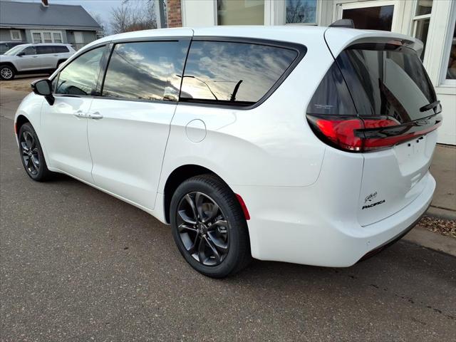 2026 Chrysler Pacifica Select AWD