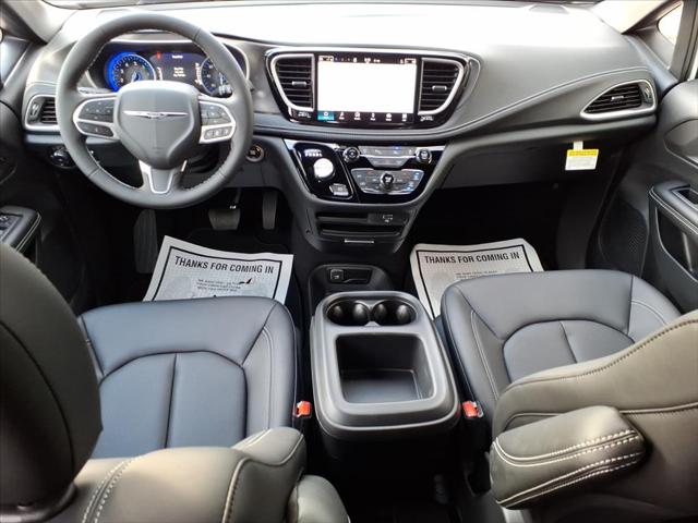 2026 Chrysler Pacifica Select AWD
