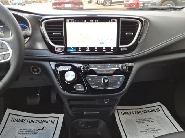 2026 Chrysler Pacifica Select AWD