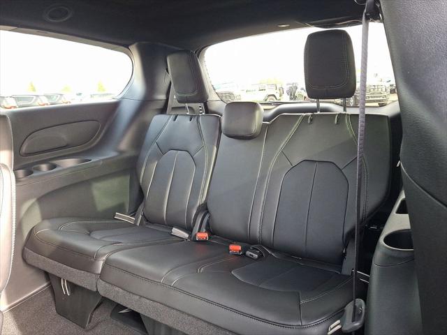 2026 Chrysler Pacifica Select AWD