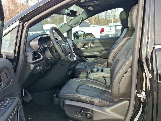 2026 Chrysler Pacifica Select AWD