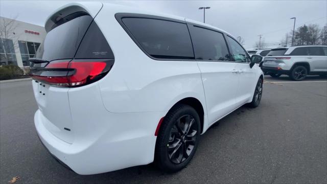 2026 Chrysler Pacifica PACIFICA SELECT AWD
