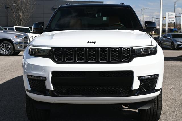 New 2025 Bright White Clear-Coat Exterior Paint Jeep Summit image 29