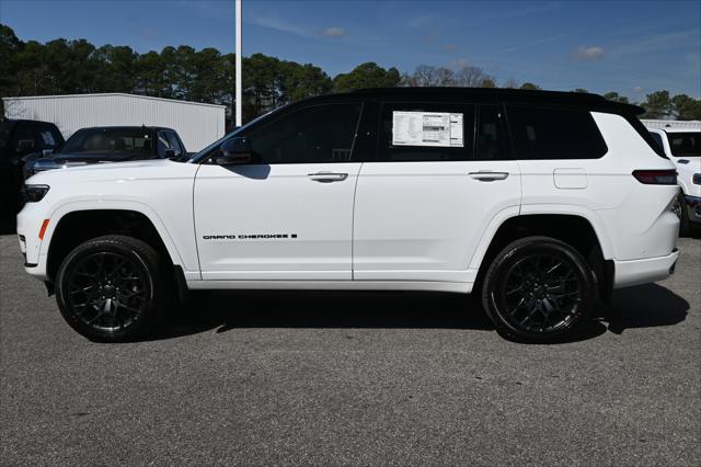 New 2025 Bright White Clear-Coat Exterior Paint Jeep Summit image 32