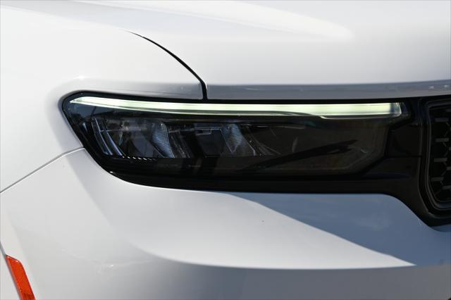 New 2025 Bright White Clear-Coat Exterior Paint Jeep Summit image 37