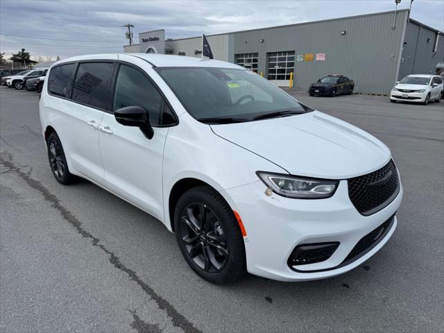 2026 Chrysler Pacifica PACIFICA SELECT AWD