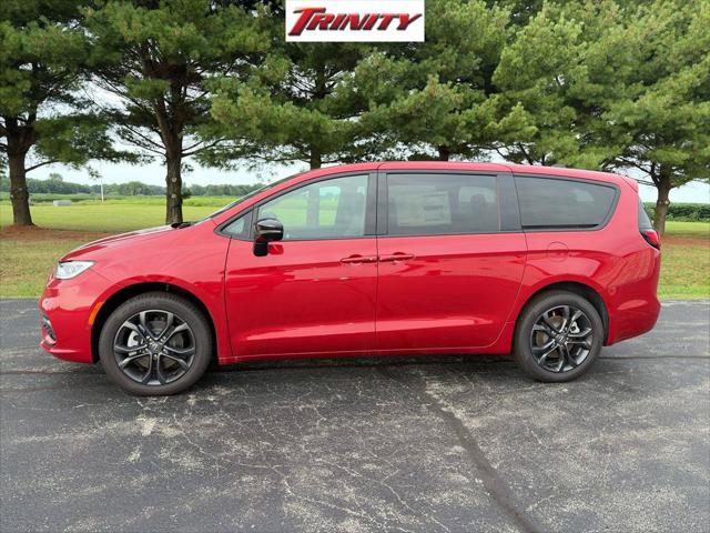 2026 Chrysler Pacifica Select AWD for sale in Taylorville, IL