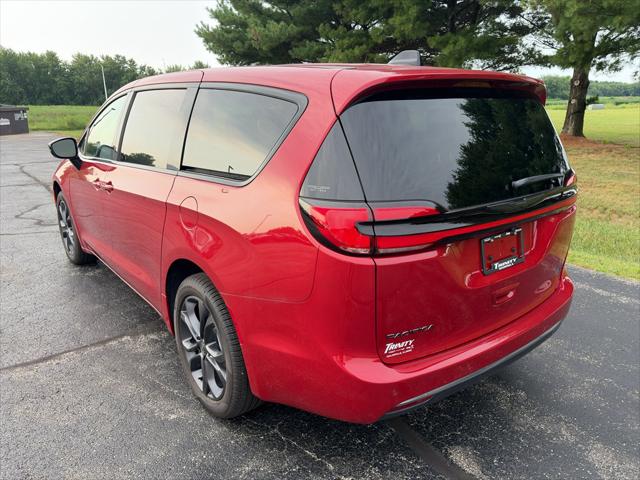 2026 Chrysler Pacifica Select AWD