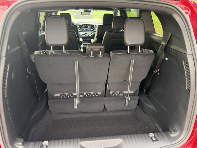 2026 Chrysler Pacifica Select AWD
