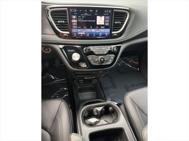 2026 Chrysler Pacifica Select AWD