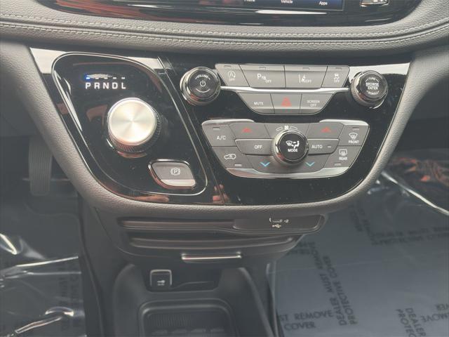 2026 Chrysler Pacifica Select AWD