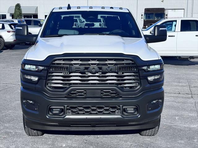 2026 RAM Ram 3500 Chassis Cab RAM 3500 TRADESMAN CREW CAB CHASSIS 4X4 60 CA