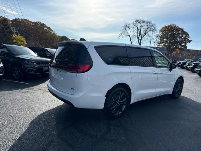 2026 Chrysler Pacifica PACIFICA SELECT AWD