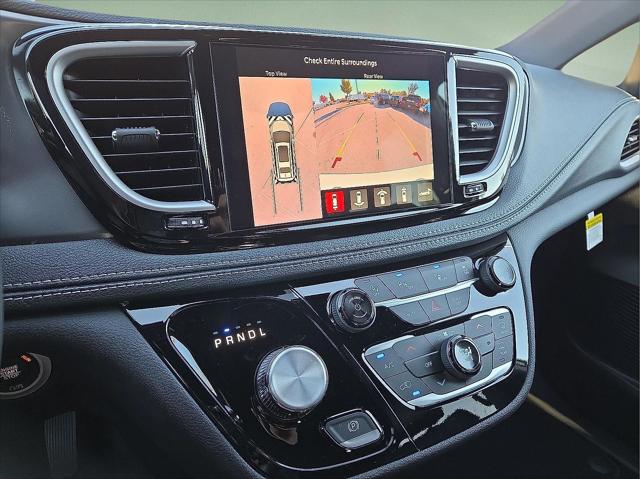 2026 Chrysler Pacifica Select AWD