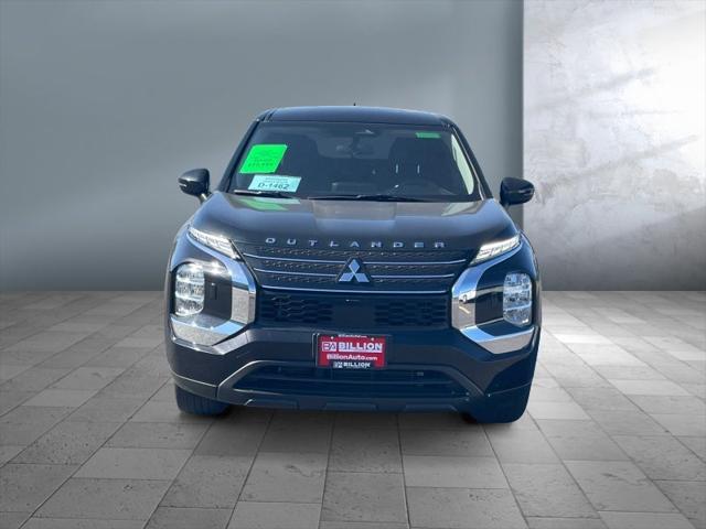 2022 Mitsubishi Outlander ES 2.5 S-AWC 2022 Mitsubishi Outlander ES 2.5 S-AWC