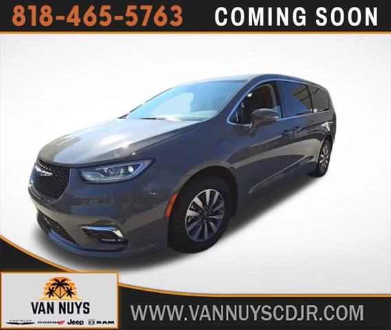 2022 Chrysler Pacifica Hybrid Touring L