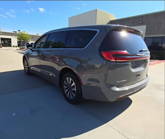 2022 Chrysler Pacifica Hybrid Touring L
