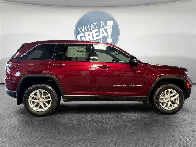 2025 Jeep Grand Cherokee GRAND CHEROKEE LAREDO X 4X4