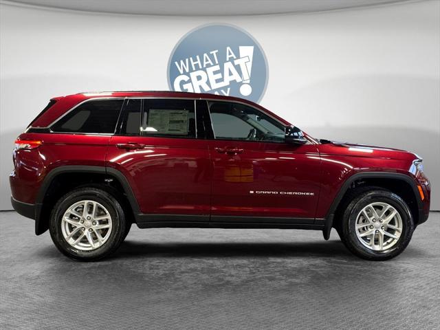 2025 Jeep Grand Cherokee GRAND CHEROKEE LAREDO X 4X4