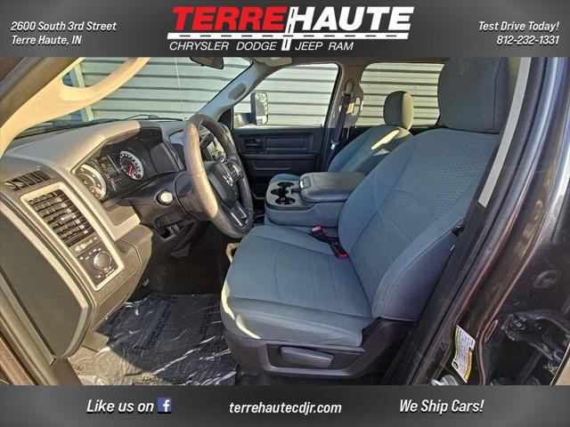 2017 RAM 3500 Tradesman Crew Cab 4x4 64 Box 2017 RAM 3500 Tradesman Crew Cab 4x4 64 Box