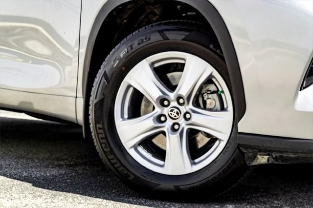 2024 Toyota Highlander LE 2024 Toyota Highlander LE