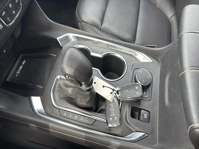 2022 Chevrolet Traverse AWD LT Leather