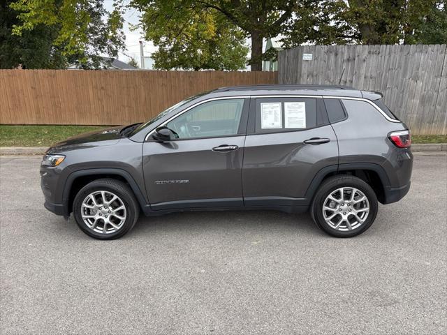 2022 Jeep Compass Latitude Lux 4x4 2022 Jeep Compass Latitude Lux 4x4