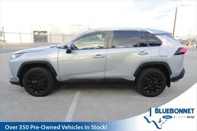 2022 Toyota RAV4 LE 2022 Toyota RAV4 LE