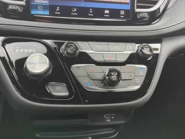2026 Chrysler Pacifica Select AWD