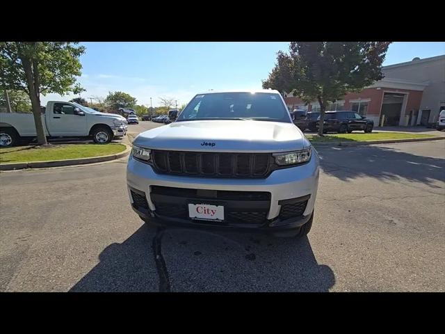 2025 Jeep Grand Cherokee L Altitude 4x4