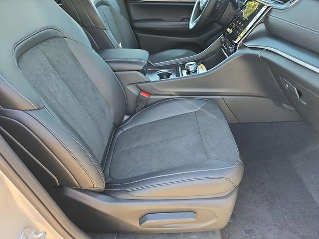2025 Jeep Grand Cherokee L Altitude 4x4