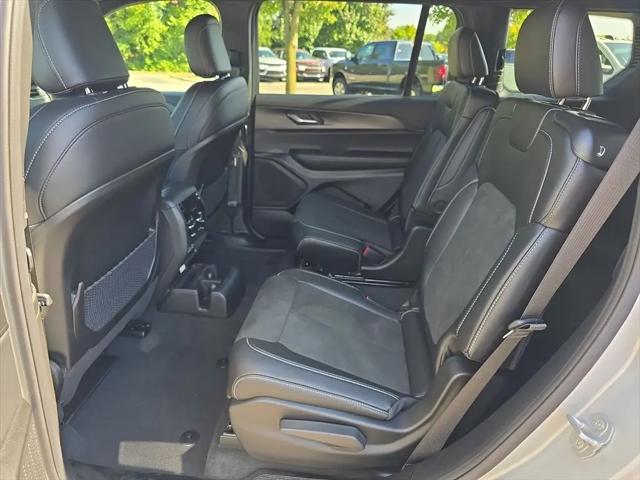 2025 Jeep Grand Cherokee L Altitude 4x4