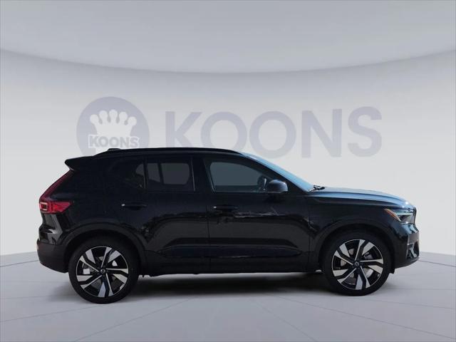 2026 Volvo XC40 Ultra, B5 AWD Gas (mild hybrid), Dark