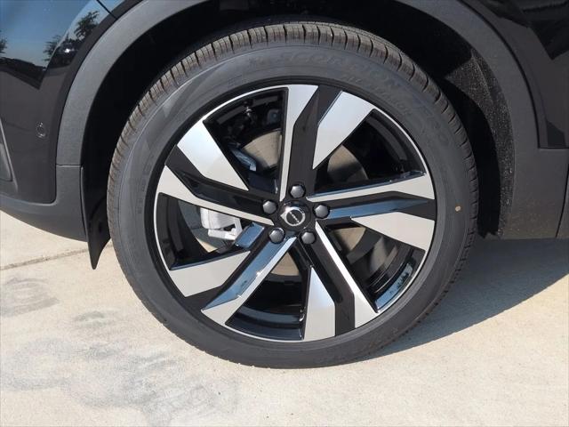 2026 Volvo XC40 Ultra, B5 AWD Gas (mild hybrid), Dark