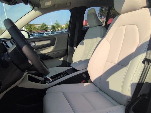 2026 Volvo XC40 Ultra, B5 AWD Gas (mild hybrid), Dark