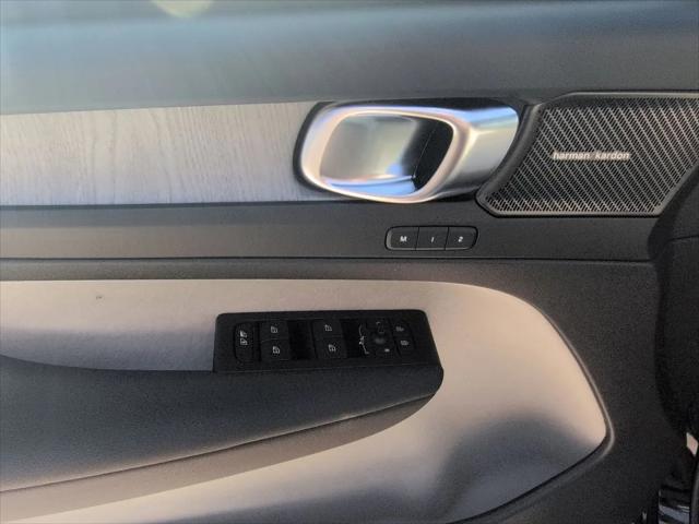 2026 Volvo XC40 Ultra, B5 AWD Gas (mild hybrid), Dark