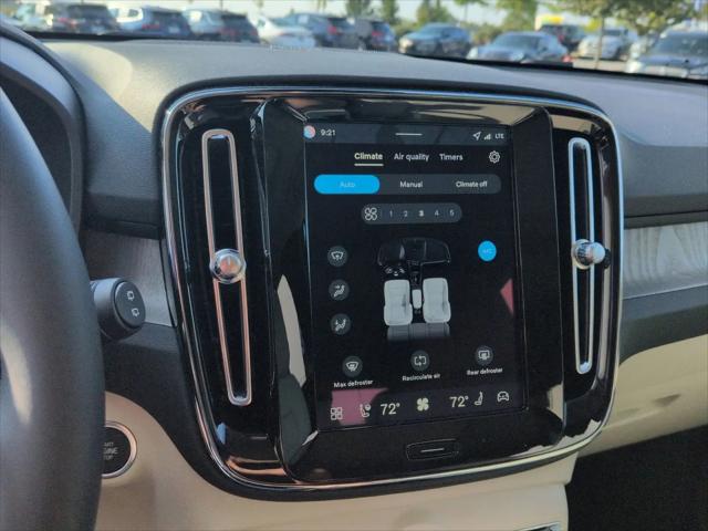 2026 Volvo XC40 Ultra, B5 AWD Gas (mild hybrid), Dark